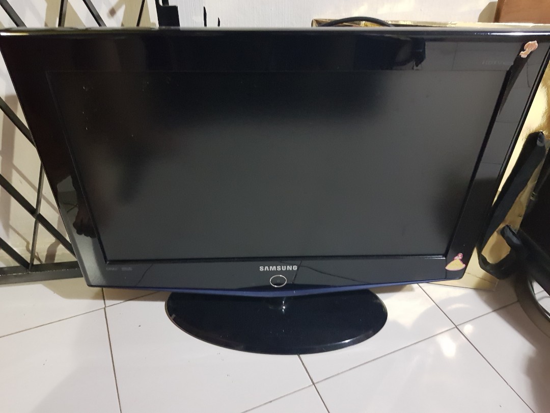 Used Samsung 32" TV SelfCollection, TV & Home Appliances, TV