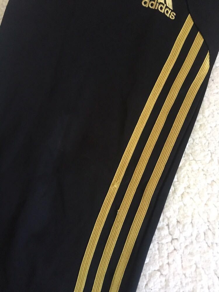Adidas hose gold top