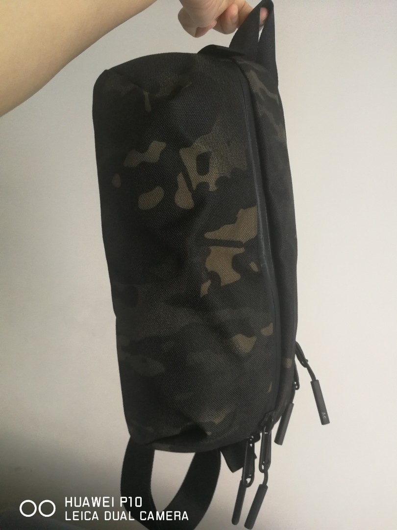 Aer day sling 2 sling bag black camo, Men's Fashion, Bags, Sling Bags ...