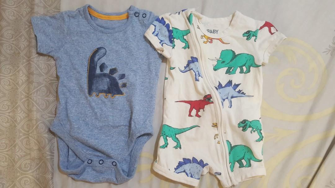 Baby onesie and romper (Category: Babies & Kids Fashion) located in Cainta. Submitted by jgbags (Listing ID 1024521136, Image 1). Description: vguc fits 3-6M.