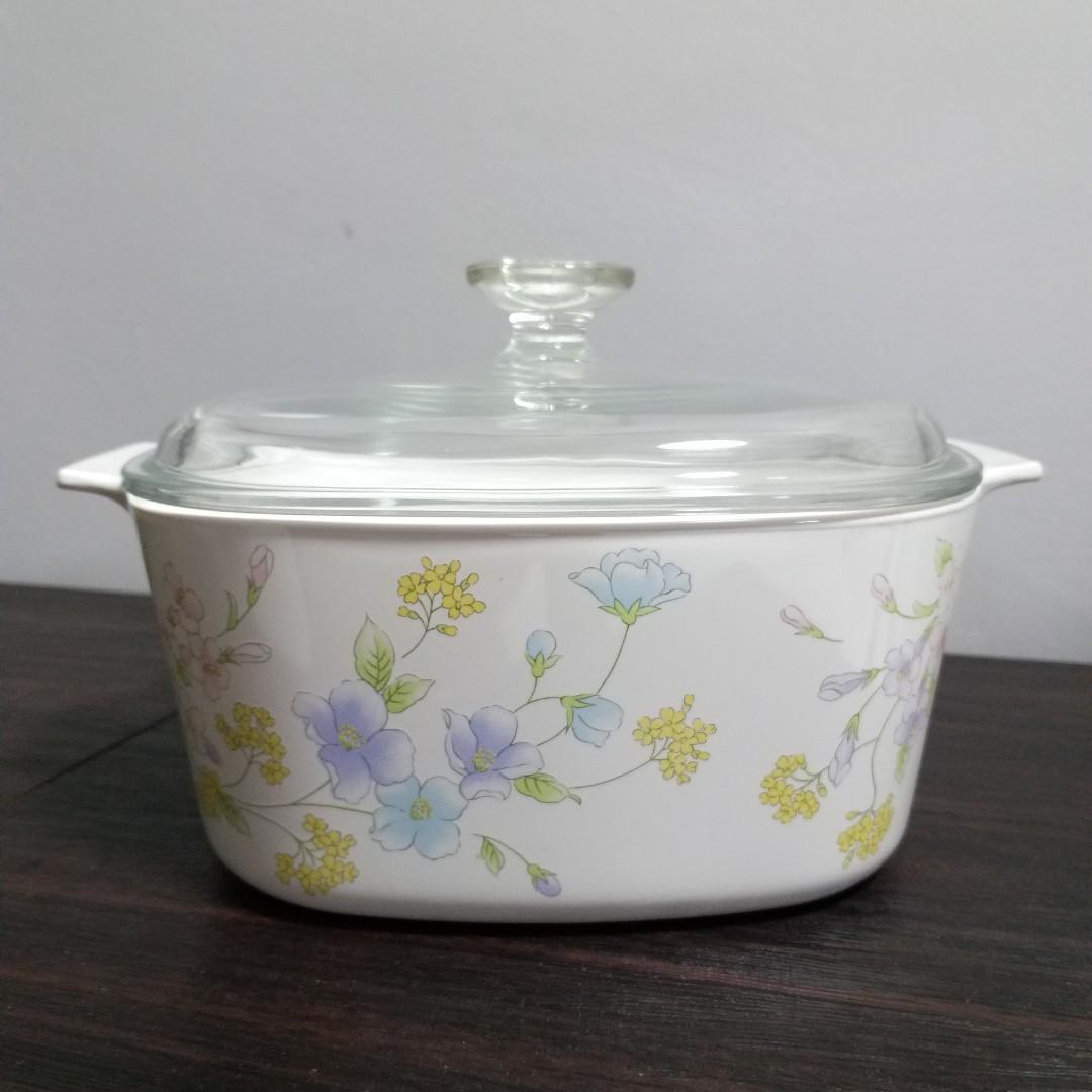 casserole dish with glass lid