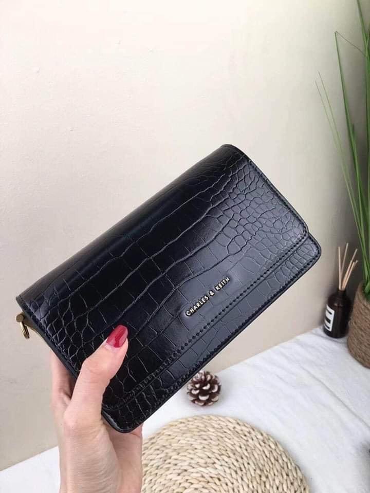 charles and keith clutch
