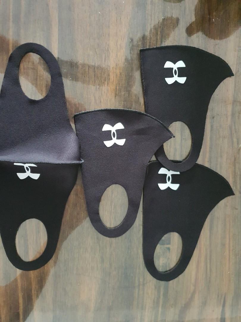 Facemask (Category: Face Masks & Face Shields) located in Singapore. Submitted by dely_dee (Listing ID 1024476647, Image 3). Description: selling away brand new facemask. 1 for $3.