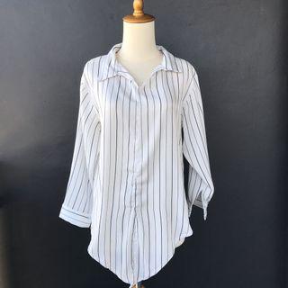 kemeja list hitam