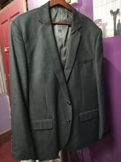 (Category: ) located in . Submitted by re-wardrobe (Listing ID 1024550743, Image 1). Description: .