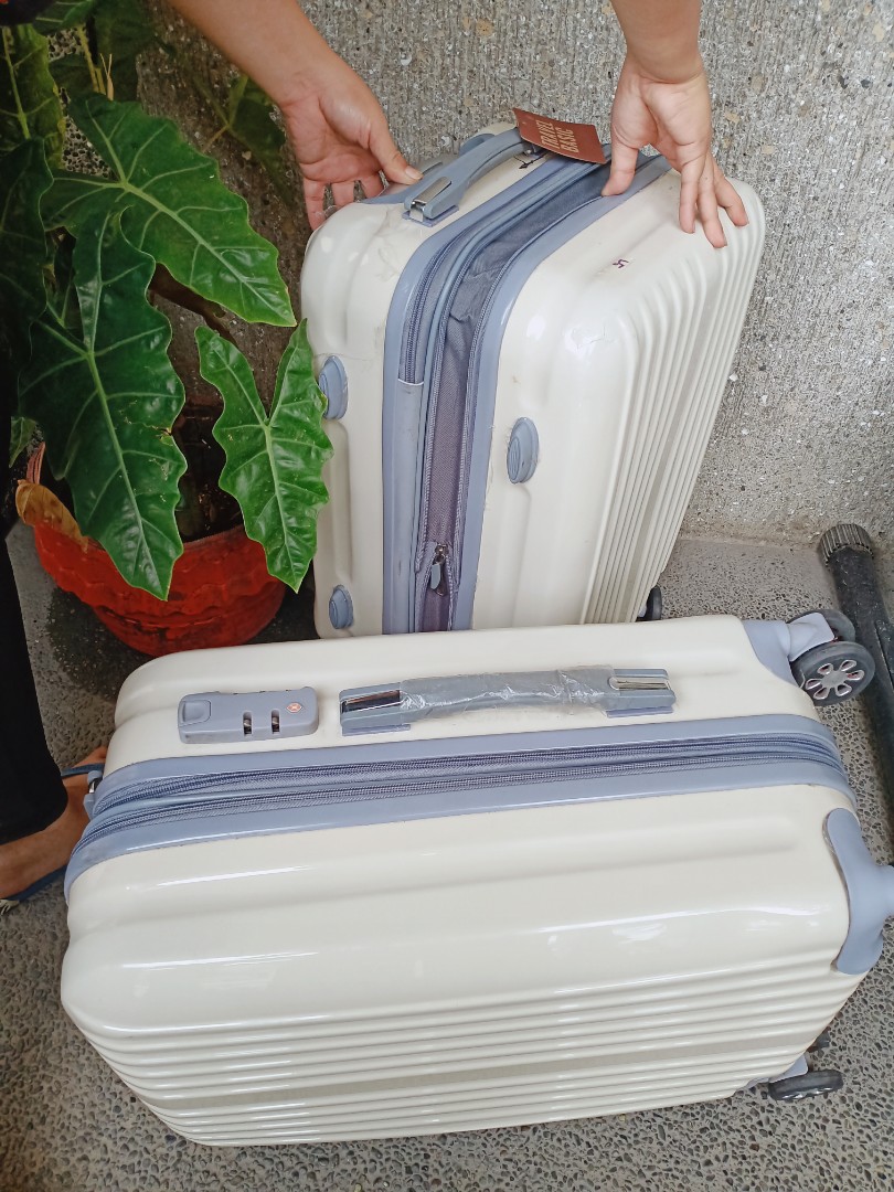 maze rose 21 inch suitcase