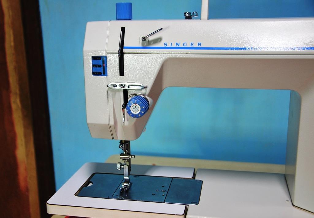Singer Sewing Machine LW103s, TV & Home Appliances, Other Home ...