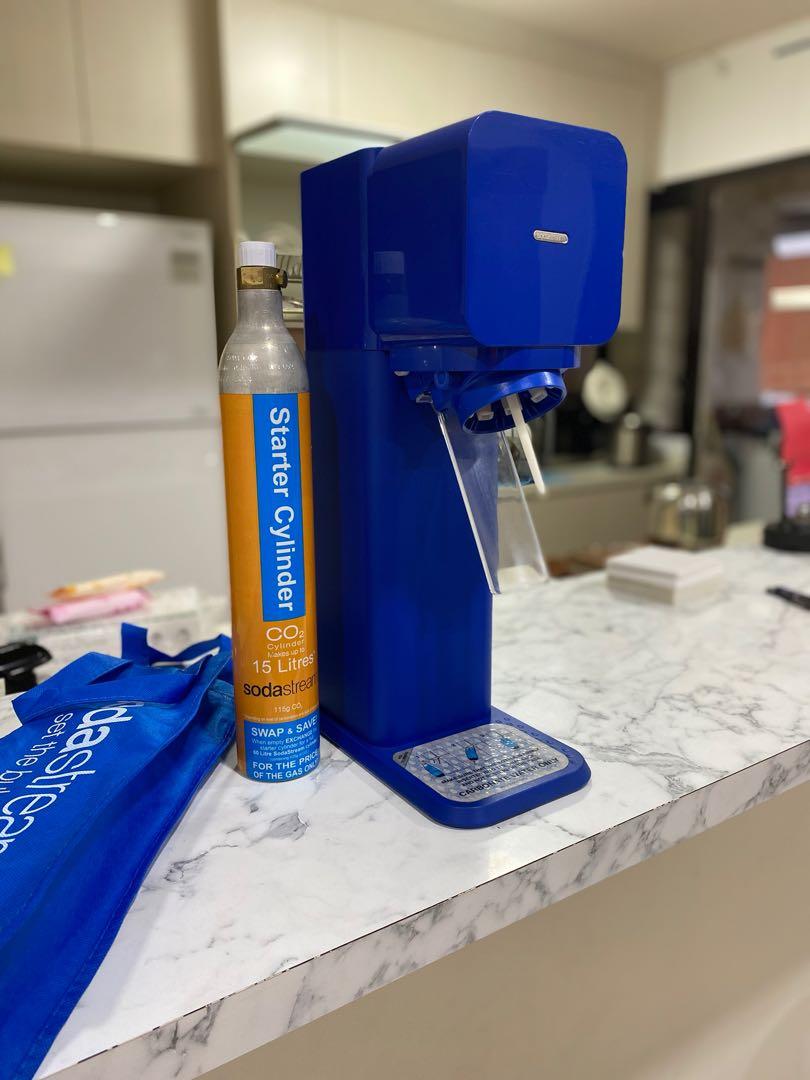 Sodastream unit(Model Play), Food & Drinks, Other Food & Drinks on