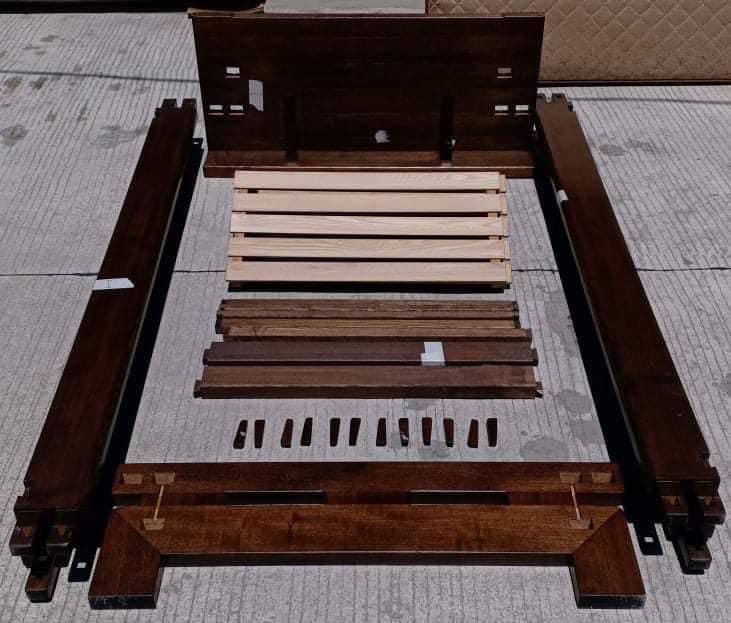 Bed frame (Category: Bed Frames & Mattresses) located in Manila. Submitted by minute860 (Listing ID 1017876372, Image 1). Description: 54x212x123CM.