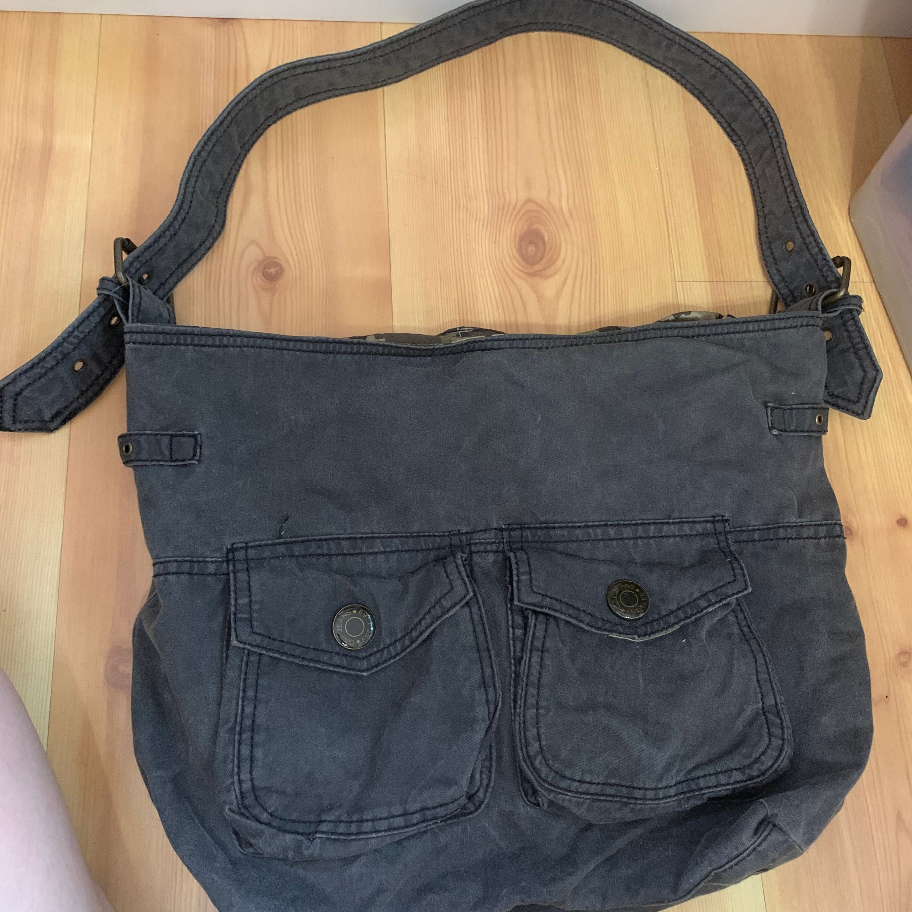 gap sling bag