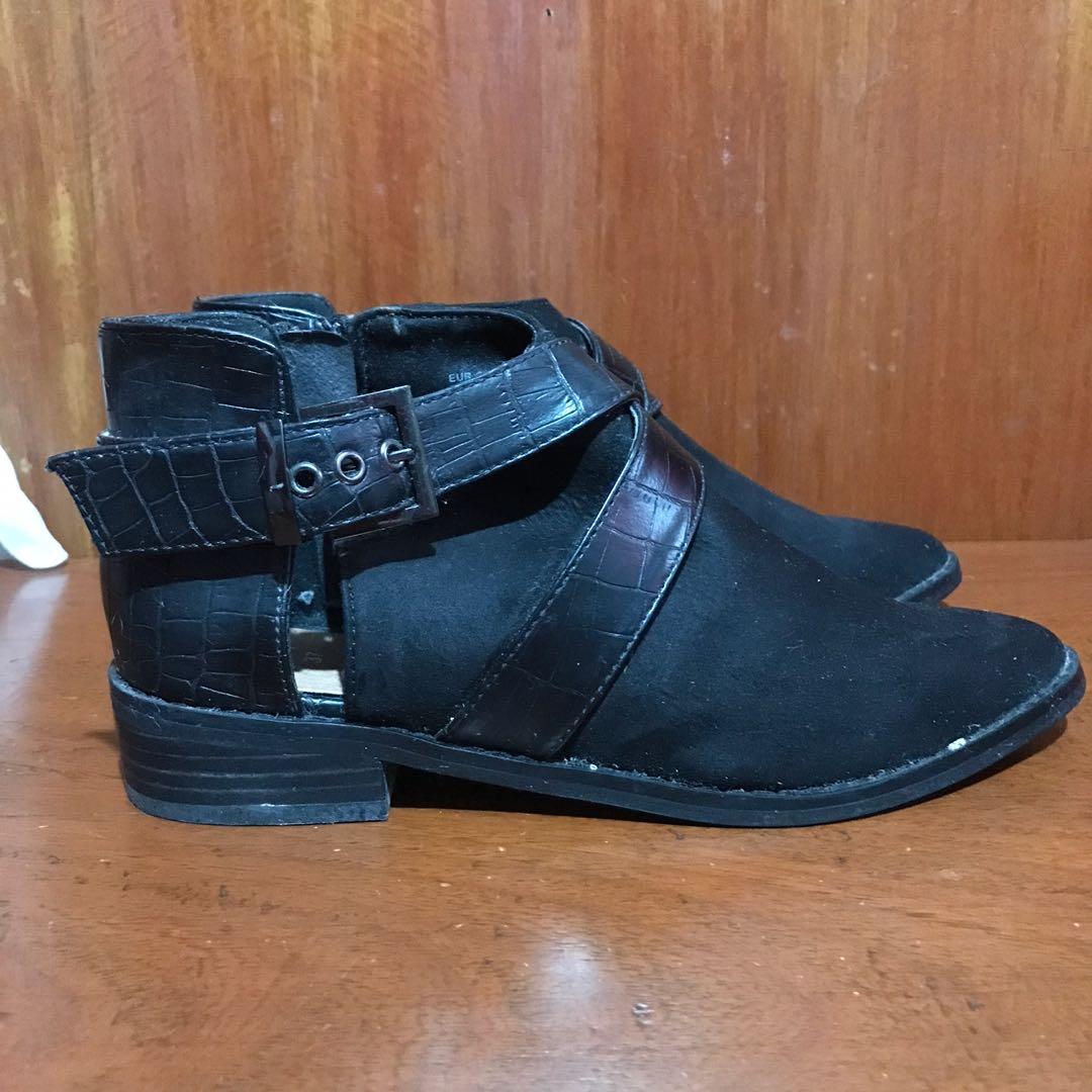 H M Chelsea Boots Women S Fashion Shoes Boots On Carousell