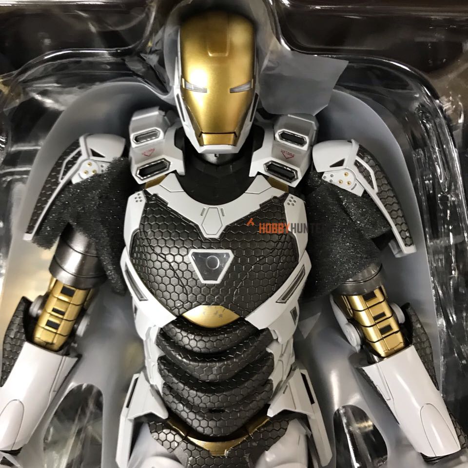 hot toys iron man starboost