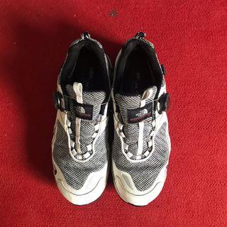 Kasut Hiking Uk 9 Footwear Carousell Malaysia