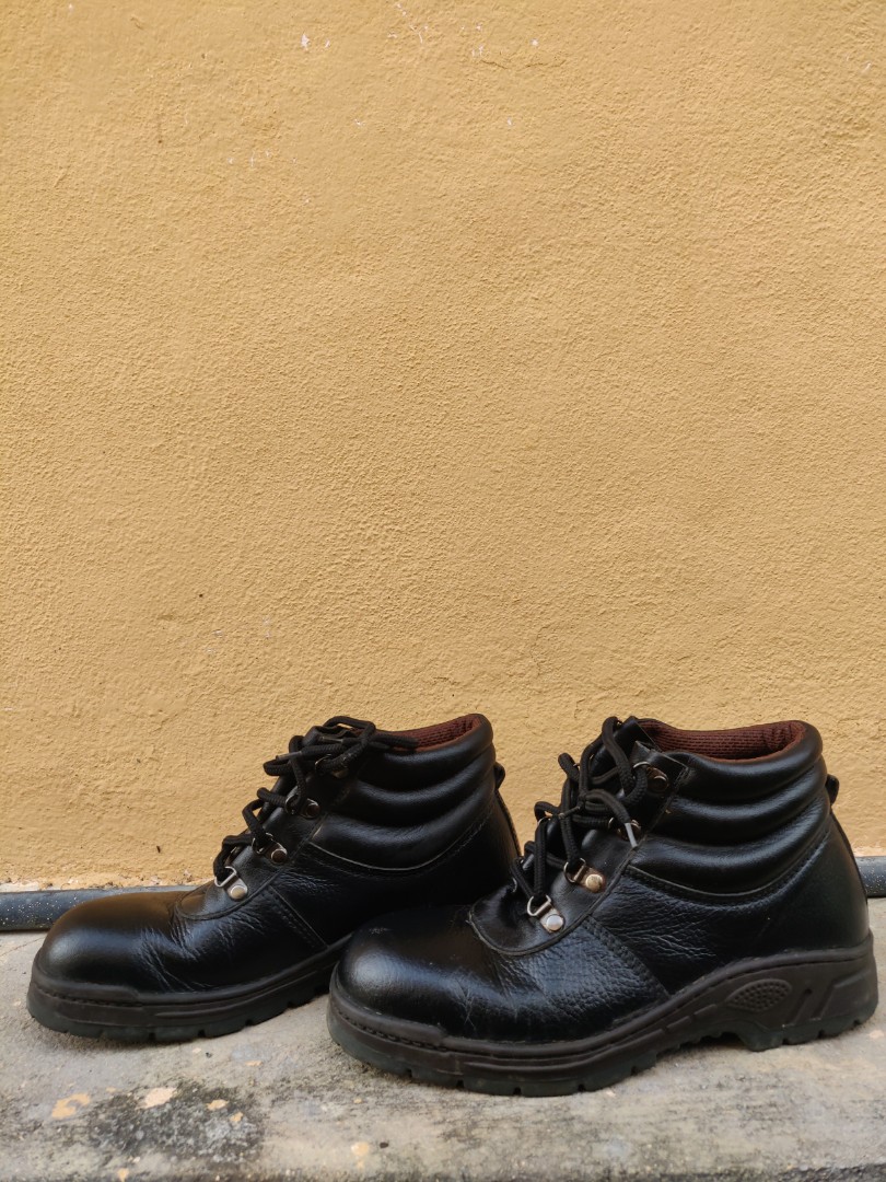 Megasafe safety shoes Men s Fashion Footwear Boots on Carousell