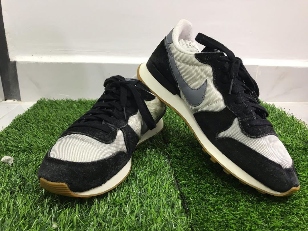 nike internationalist 42.5