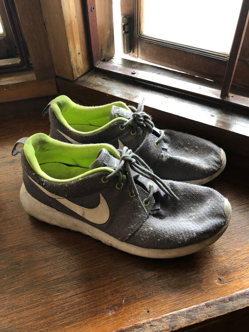 roshe run grey green