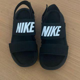 mager vergaan Tekstschrijver Affordable "nike tanjun sandals" For Sale | Carousell Philippines