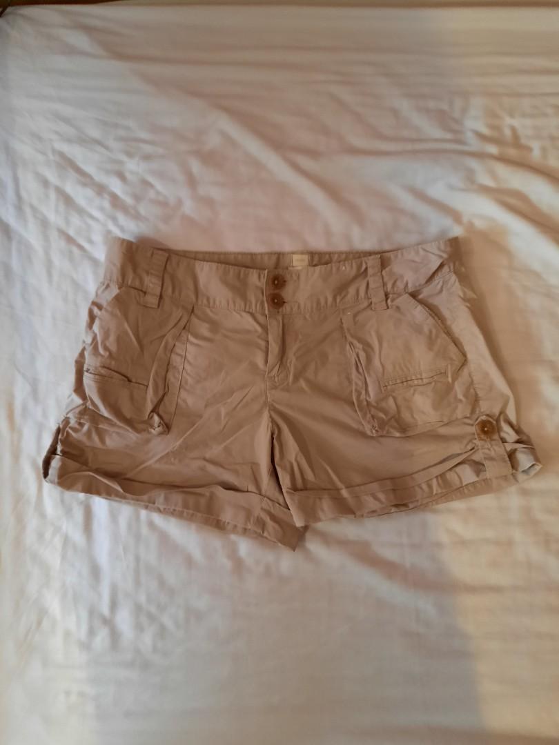 Old Navy Khaki Shorts Women S Fashion Clothes Pants Jeans Shorts On Carousell