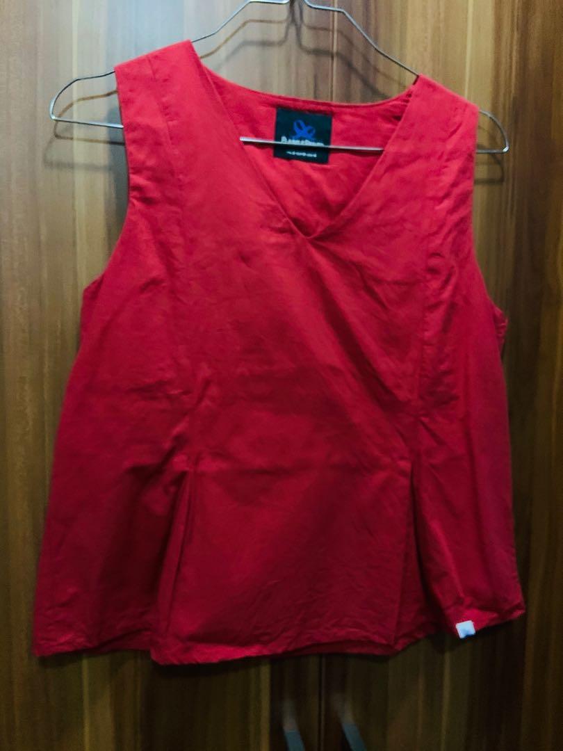 Plains & Prints sleeveless tops (Category: Sleeveless) located in Manila. Submitted by hflores_23 (Listing ID 1018065082, Image 1). Description: Preloved but rarely used. No flaws Fabric is wrinkle-prone so needs to be ironed prior to use. P300 + sf Can combine with other items. See my listings.