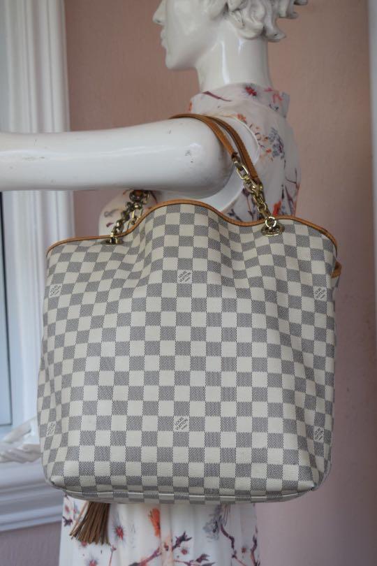 Rare L.V. Automne Hiver 2008 Collection Chain In White Damier Tote, Luxury,  Bags & Wallets on Carousell