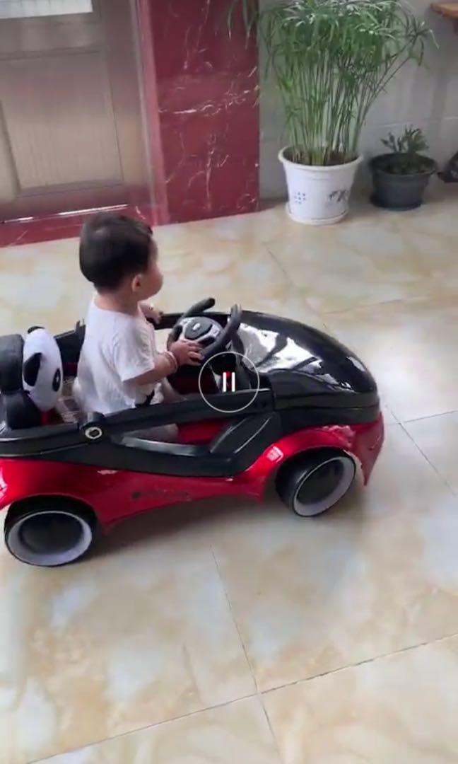 Remote-controllerd car (Category: Remote Control Toys) located in Singapore. Submitted by coco000000 (Listing ID 1017874278, Image 2). Description: .