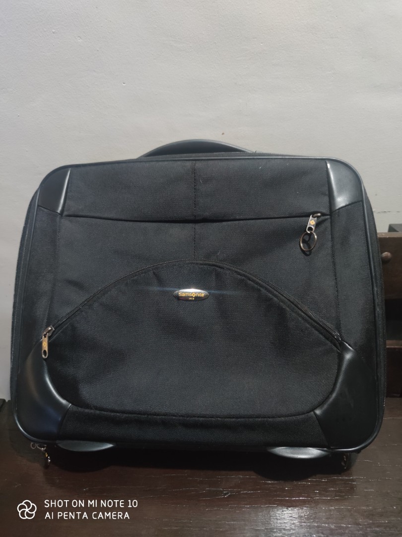 samsonite vanity bag