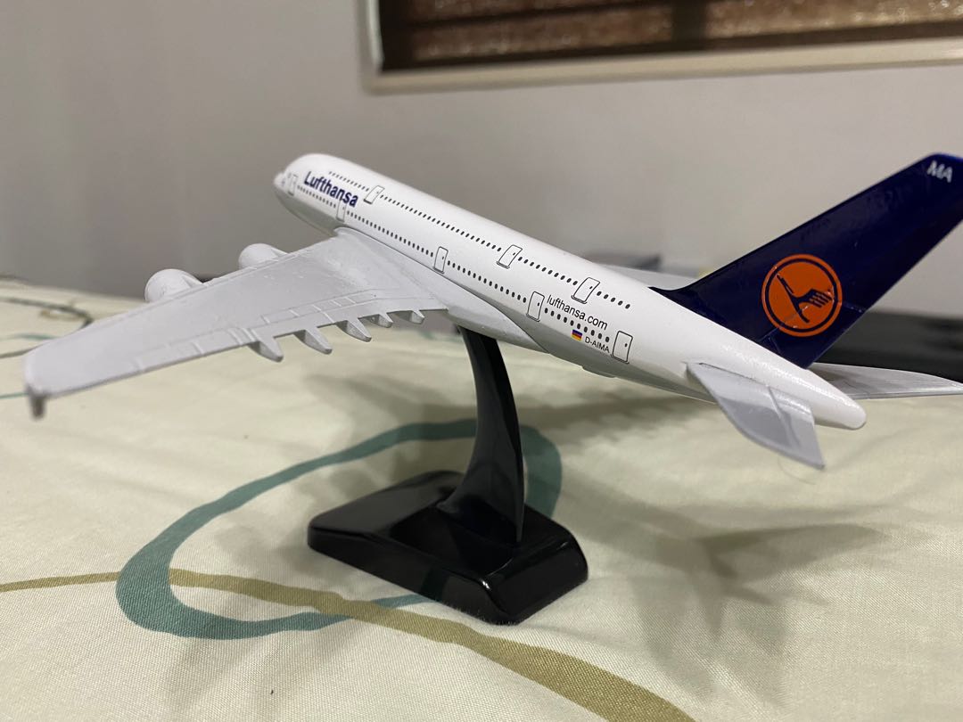 lufthansa toy plane