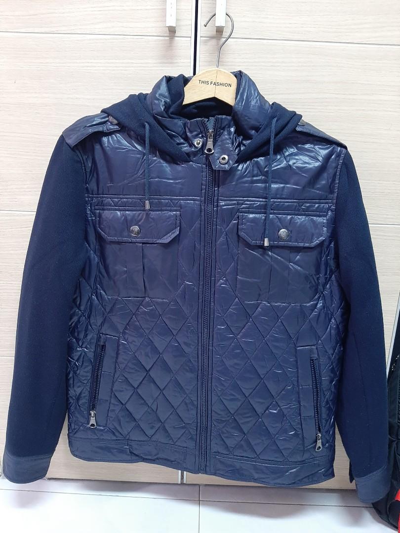 Winter Jacket (Category: Coats, Jackets and Outerwear) located in Singapore. Submitted by _lois (Listing ID 1017879041, Image 1). Description: ✅Still in good condition ✅Good as New ✅Bought in Vietnam, used only once there coz I didn't know it is winter that time RFS: Decluttering.