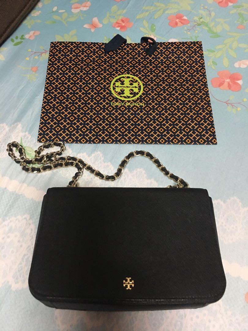Authentic Tory burch Robinsons Chain Bag -With Flaws (Category: Luxury Bags & Wallets) located in Manila. Submitted by ap120924 (Listing ID 1024753737, Image 3). Description: Authentic Tory Burch two way chain bag. Black saffiano leather gold black quilted chain.Can be shoulder or sling bag. Personally bought in the US. Due to long time storage nag molds. Pede siguro iparestore, 5 times used lang din. Send your offer nalang po.