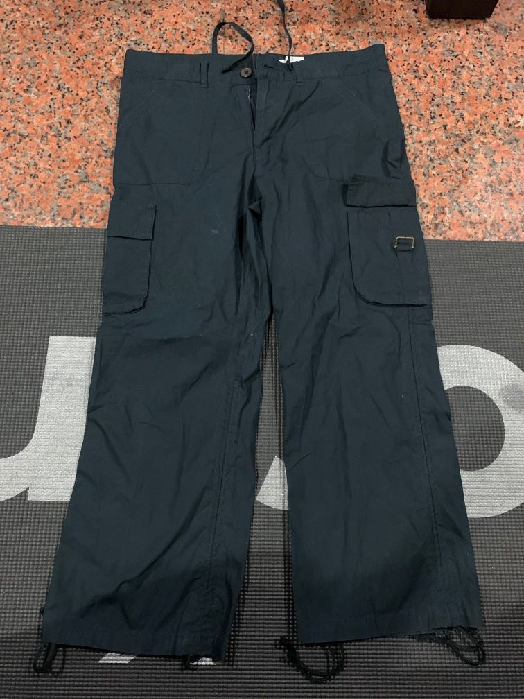 black cropped cargo pants