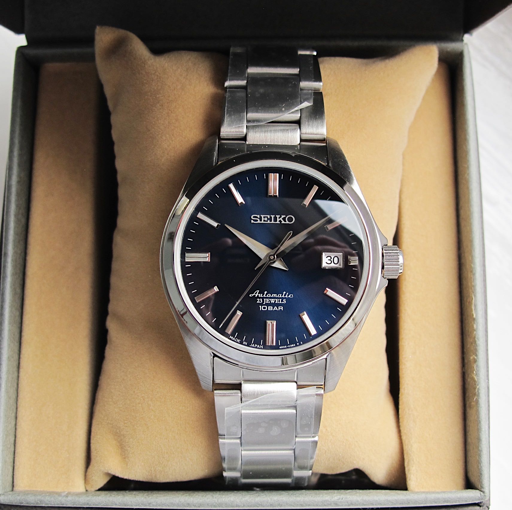BNIB Seiko Classic Blue Dial Japan Special Edition SZSB013 MEN WATCH, Men's  Fashion, Watches & Accessories, Watches on Carousell