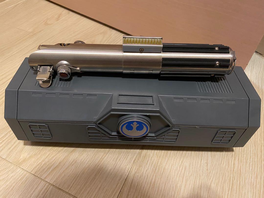 rey's lightsaber galaxy's edge
