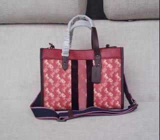 FIELD TOTE 30 WITH HORSE AND CARRIAGE