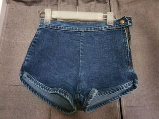 (Category: ) located in . Submitted by donutoworry (Listing ID 1024730329, Image 1). Description: .