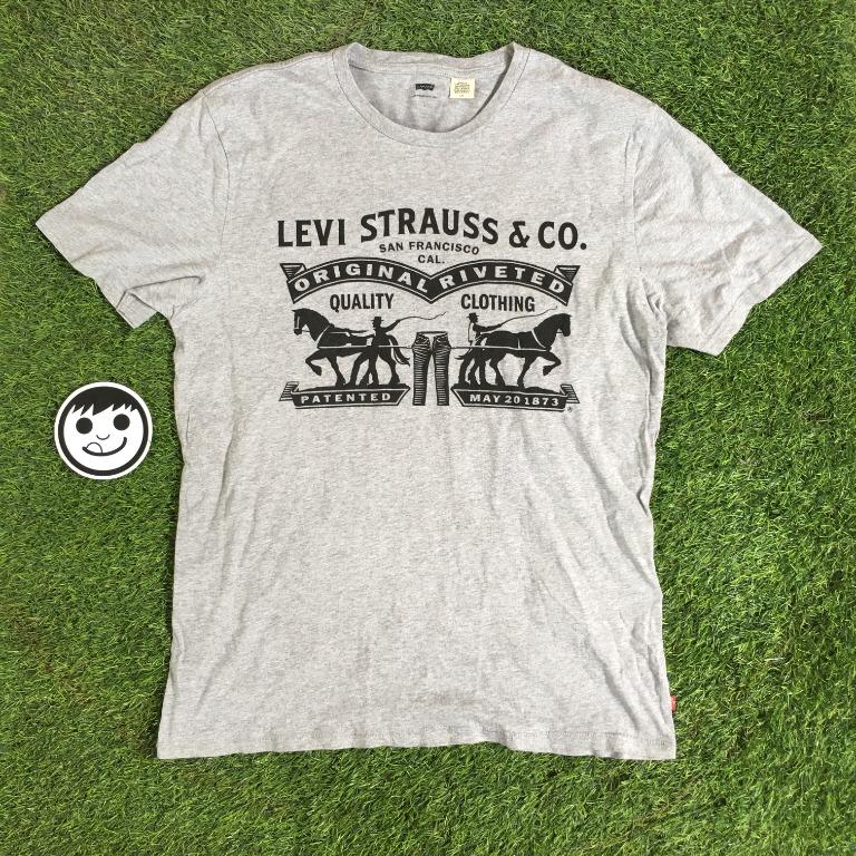 Levi Strauss & Co Brand New Men's T-Shirt Large, Men's Fashion, Tops &  Sets, Tshirts & Polo Shirts on Carousell