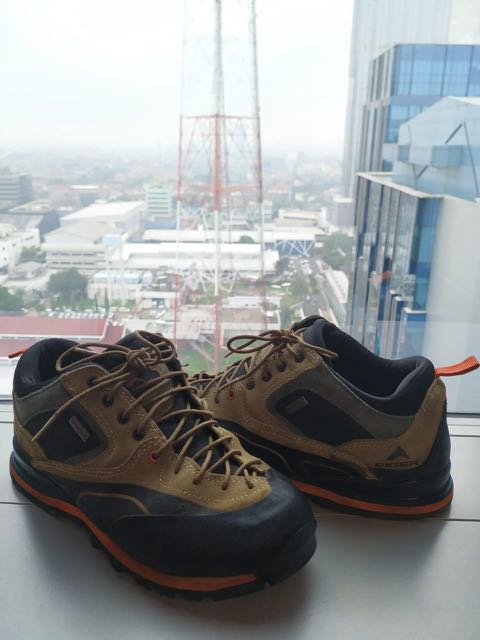 Dijual Murah Sepatu Gunung Eiger Anaconda Approach Fesyen Pria Sepatu Sepatu Boot Di Carousell