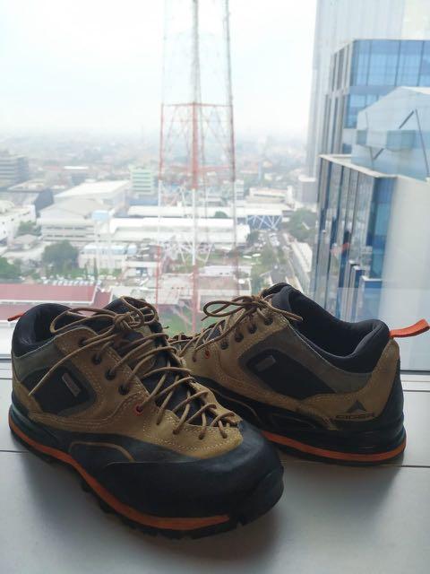Dijual Murah Sepatu Gunung Eiger Anaconda Approach Fesyen Pria Sepatu Sepatu Boot Di Carousell