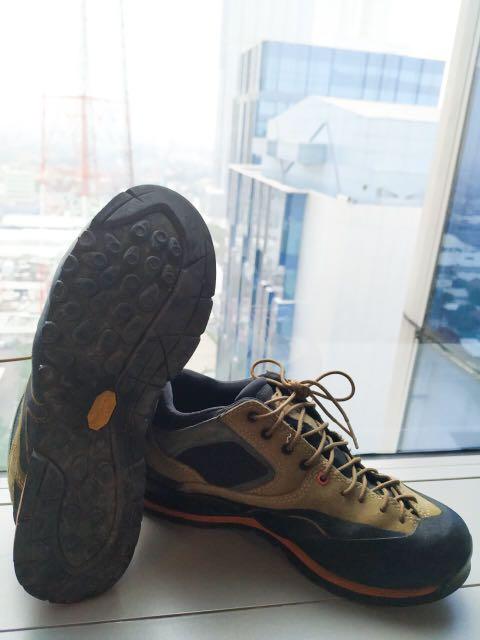 Dijual Murah Sepatu Gunung Eiger Anaconda Approach Fesyen Pria Sepatu Sepatu Boot Di Carousell