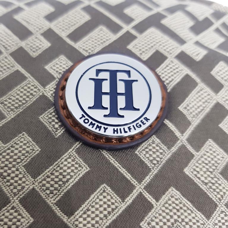Tommy hilfiger clearance th logo