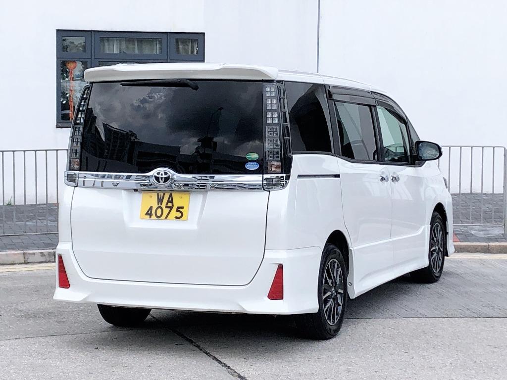 Toyota voxy zrr80