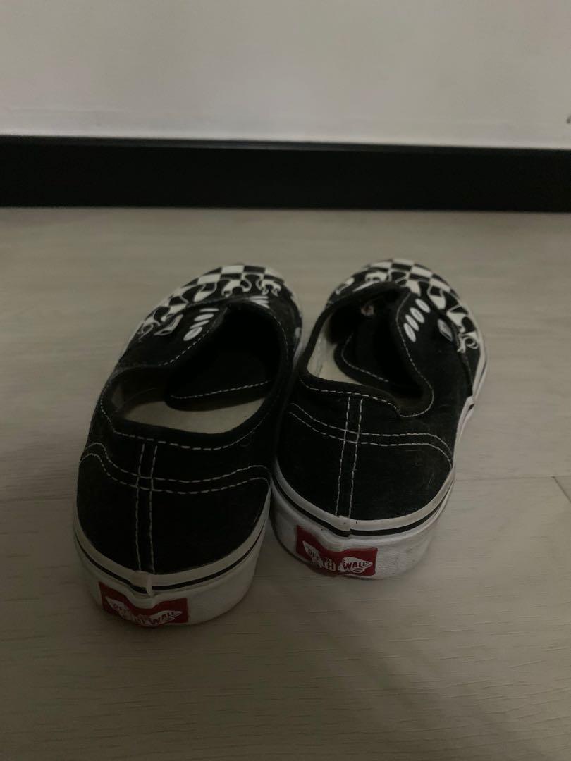 Vans (Category: Sneakers & Footwear) located in Singapore. Submitted by calumhood96_ (Listing ID 1024815035, Image 3). Description: - still in good condition - without lace - size eur 35 .