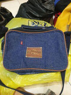 levis sling bag malaysia