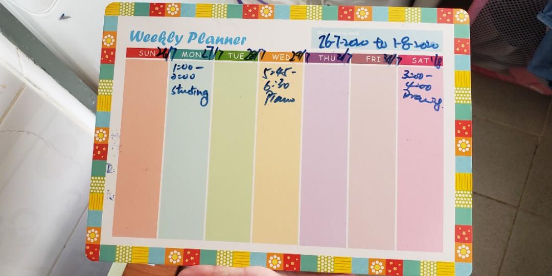 Weekly planner, study planner （分類：嬰兒玩具）位於 Hong Kong。 由 pchan611 提交（商品編號 1024786462，圖片 2）。簡介： 買多咗，用白板書寫，可刷完再用。