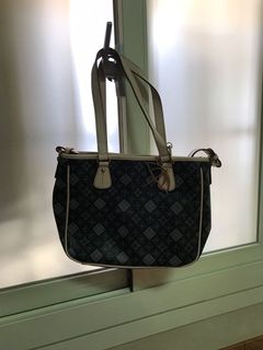 由 vicky_b (刊登 ID 1024899651，圖片 1) 提交，位於 的 (類別：)，說明：。