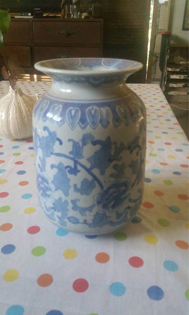 Antique Blue White Jar/ Vase, Hobbies & Toys, Memorabilia