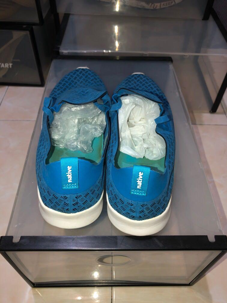Barely used Native shoes Size 8.5 (Category: Sneakers) located in Makati City. Submitted by aja4817 (Listing ID 1024927182, Image 2). Description: Barely used. Can pass as new if you just clean the bottoms. Very comfortable and light. Flexible with meetup depending on my schedule. Mostly Dasma or Makati area but can meet in nearby areas also, but would prefer shipping which is shouldered and setup by the buyer. Thanks and stay safe..