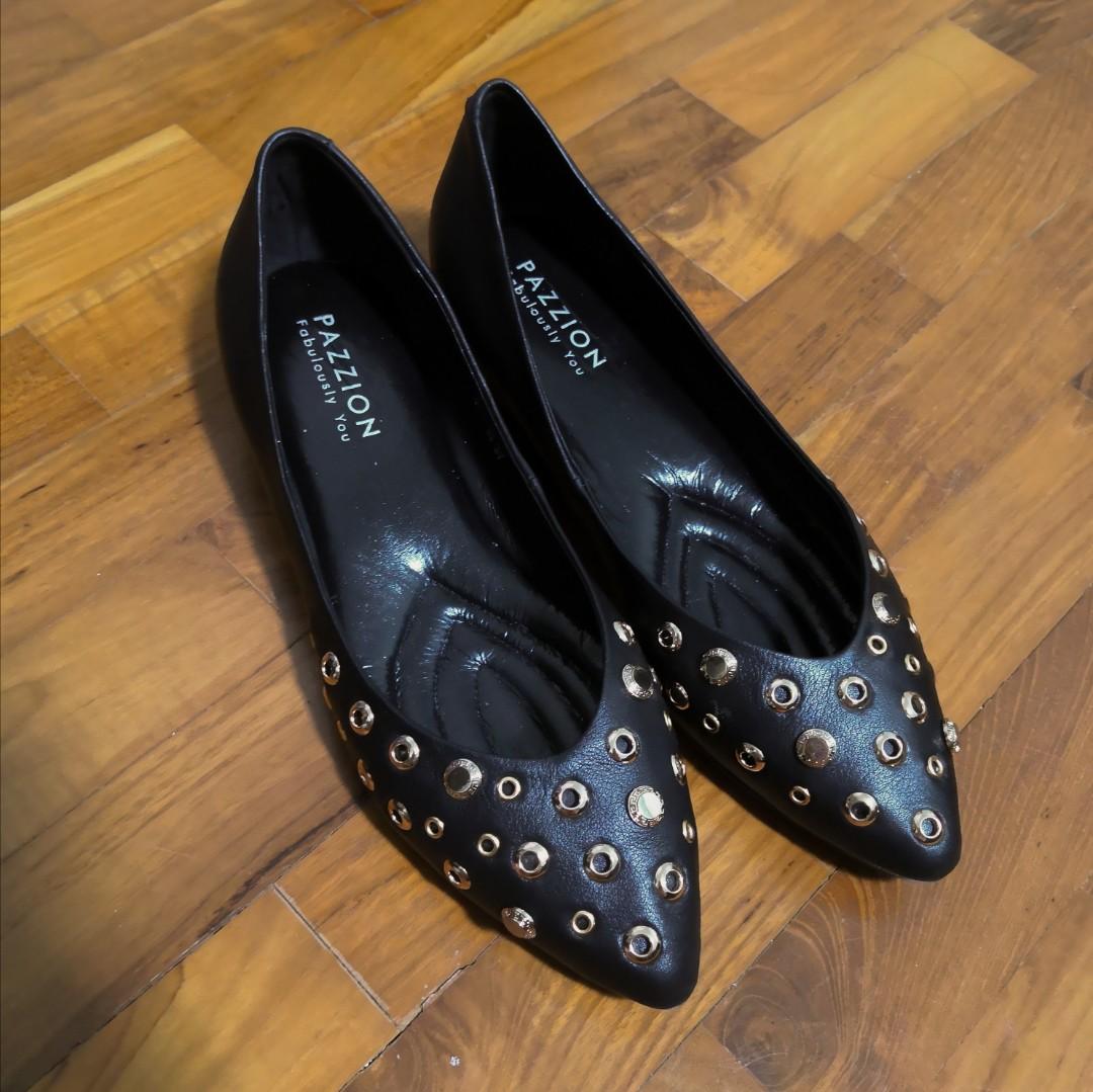 black stud flats