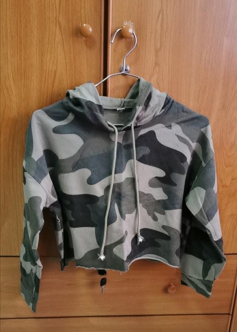 camo print crop hoodie