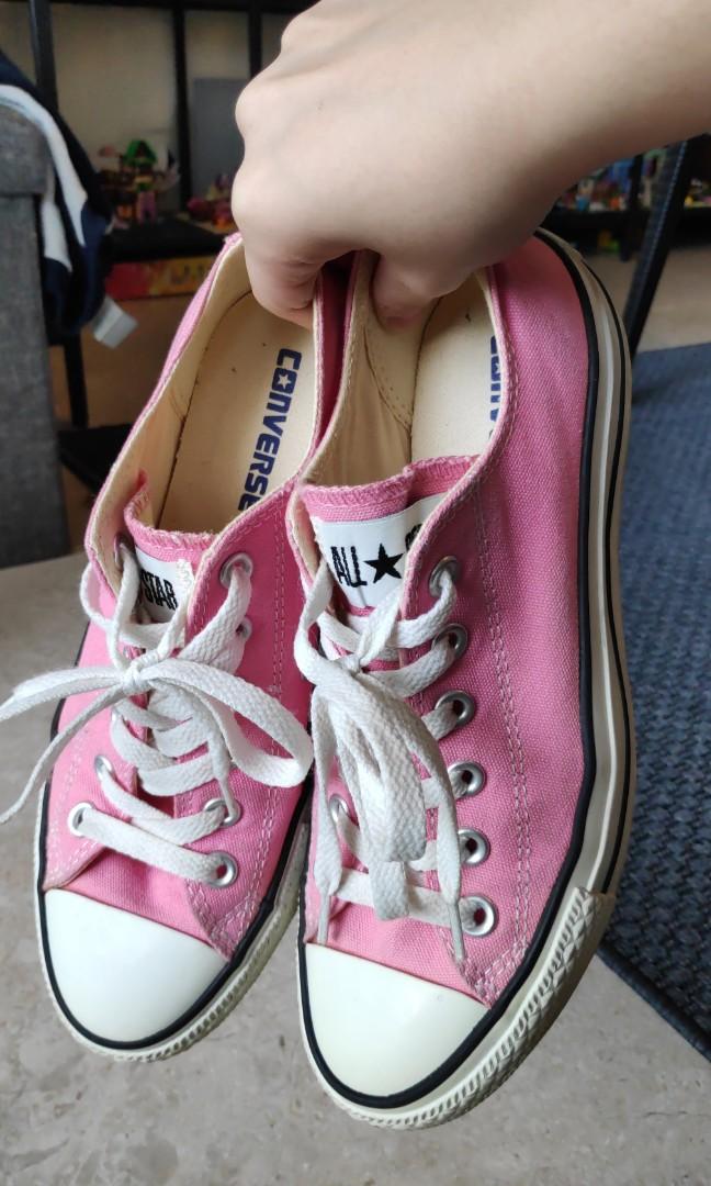 converse pink low