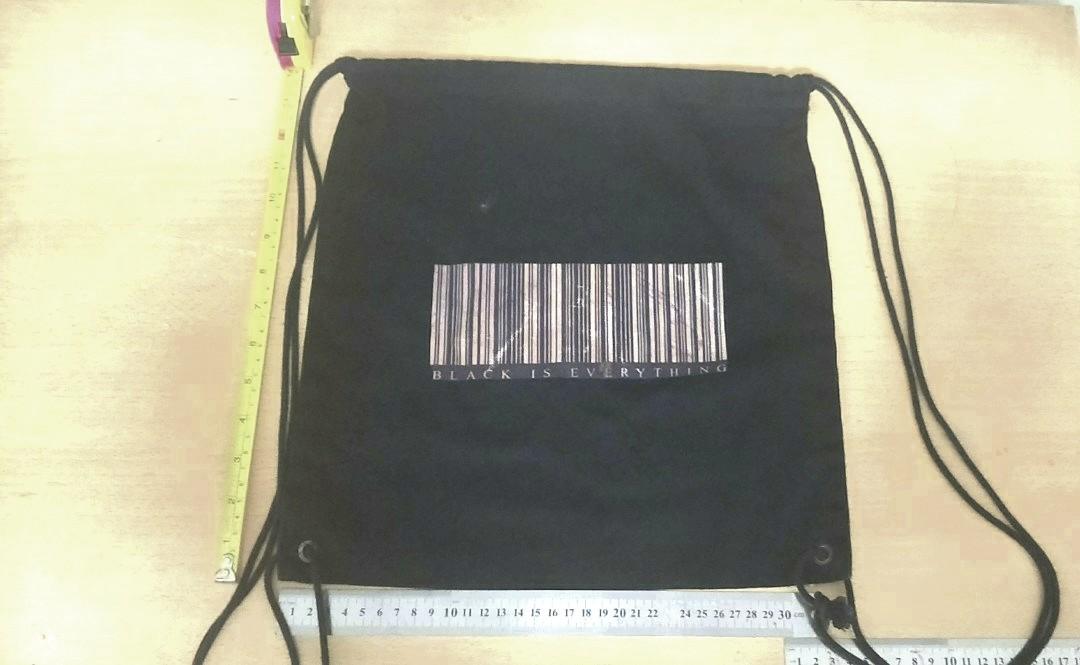 Draw Stringbag (Category: Bags & Wallets) located in Singapore. Submitted by nsfw69 (Listing ID 1023546005, Image 1). Description: ===== FAST DEAL NOW @ $2 ===== *** PLEASE READ DESCRIPTION *** >> Color: Black. >> Size: 1) Length: 36 cm 2) 2) Width: 34 cm >> If You You Think Black Is Everything, This Is The One For You. >> Cool And Sleek Design. >> Wash, Clean And Dry. >> Condition: 9.5 / 10. >> Serviceability: 10 / 10. ( ͡° ͜ʖ ͡°) Human Rules Of